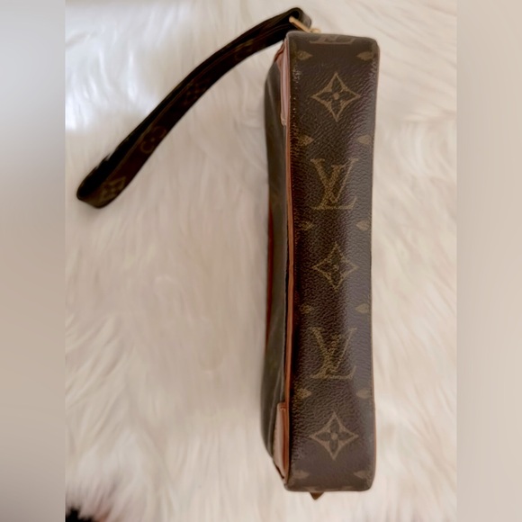 LOUIS VUITTON Monogram Marly Dragonne PM
Clutch Bag - Picture 5 of 8
